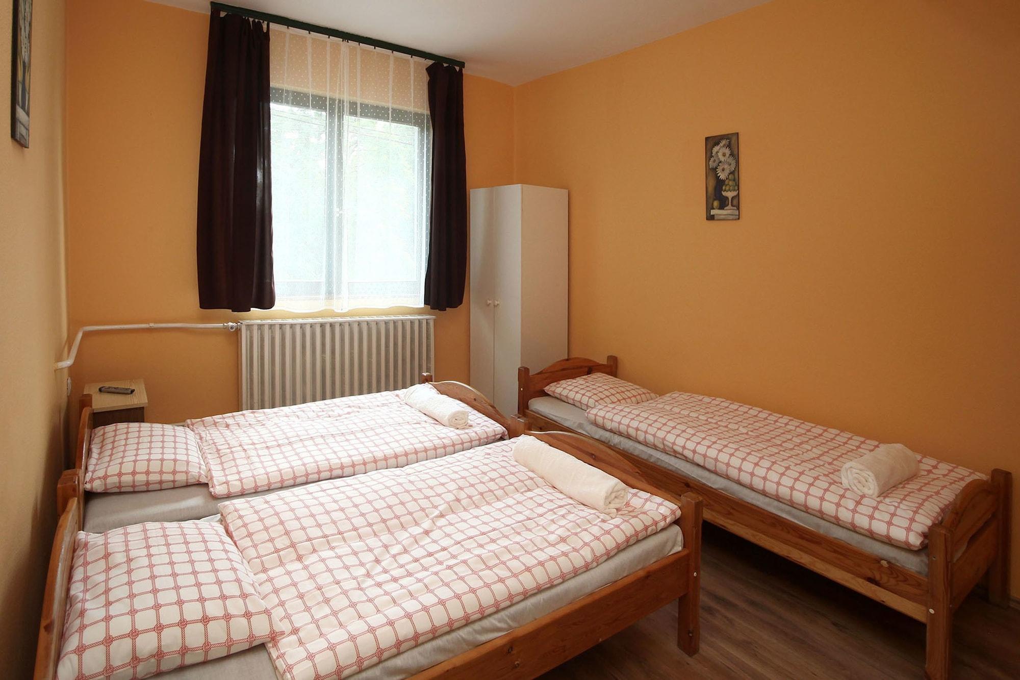 Bed and Breakfast Csillagtura Panzio Эгер Экстерьер фото